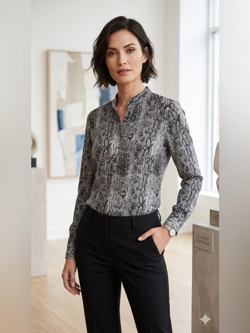 BCBGMAXAZRIA Snakeskin Print Blouse XS Gray Black Long Sleeve Chic